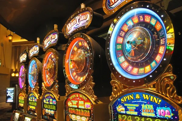 Mega Sevens paytable display showing symbol values and payline structure on topbos platform